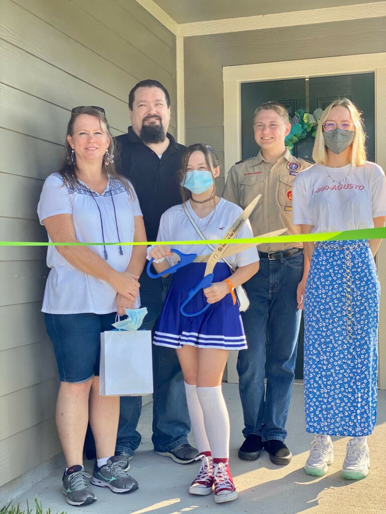 Linn Family Ribbon Cutting Vet Home Habitat for Humanity