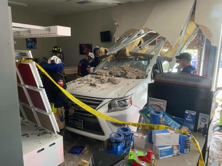 Vehicle crashes into SherwinWilliams at Alden Bridge Village Center