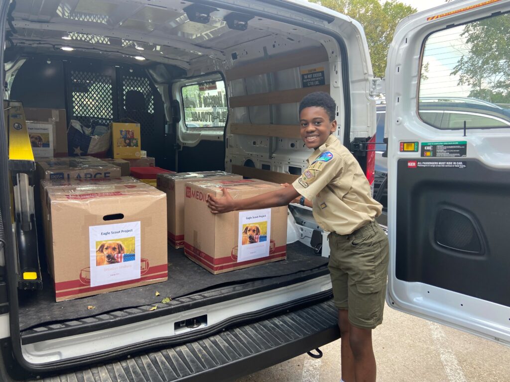 mwomc meals on wheels Montgomery County Brandon Wallace with dog food donations