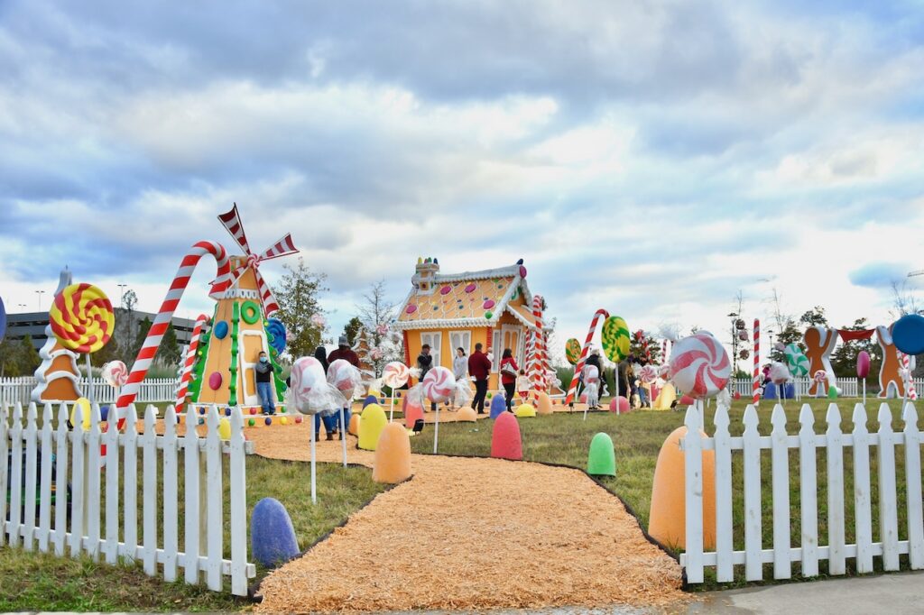 Gingerbread Village_credit Alex Montoya