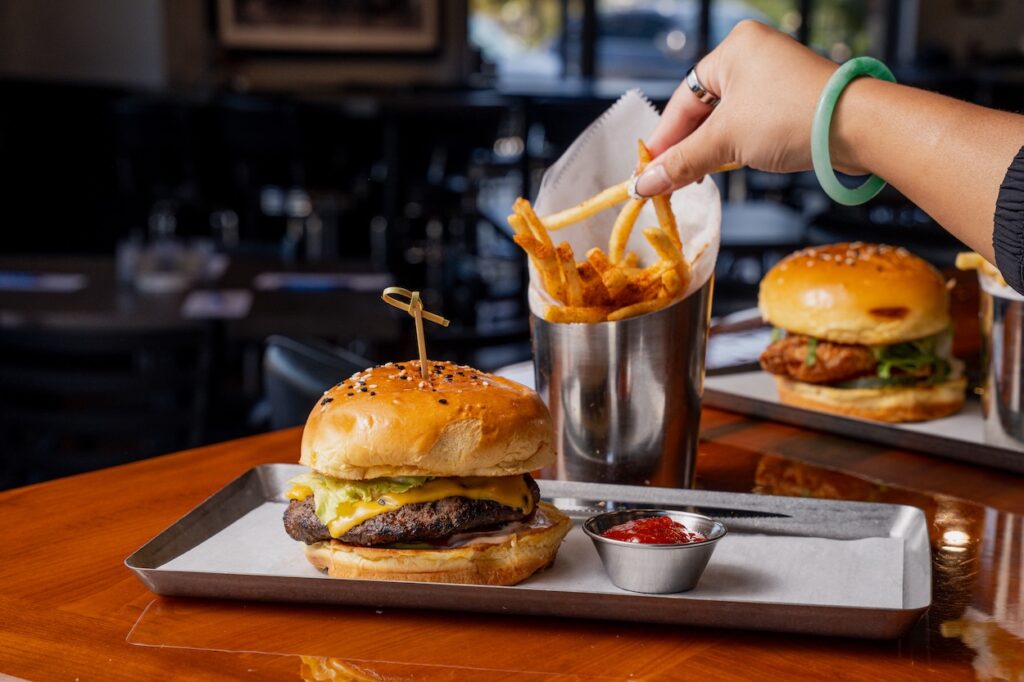 Spectators Cheeseburger